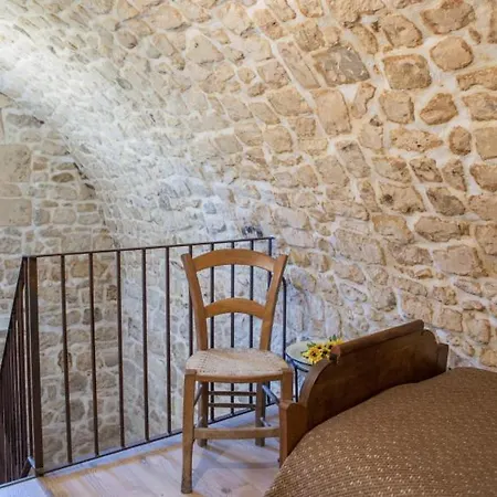Degli Avi 2, Antico Abitare In Grotta Modica