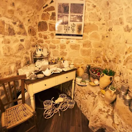 Degli Avi 2, Antico Abitare In Grotta Modica
