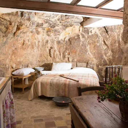 Degli Avi 2, Antico Abitare In Grotta