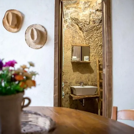 Degli Avi 2, Antico Abitare In Grotta * Modica