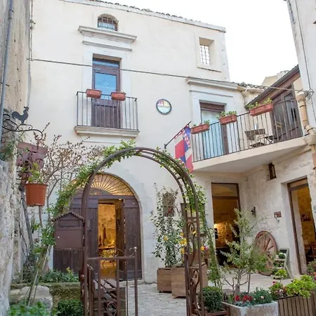 Degli Avi 2, Antico Abitare In Grotta * Modica