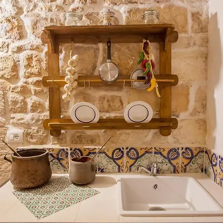 Degli Avi 2, Antico Abitare In Grotta * Modica