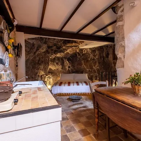 Degli Avi 2, Antico Abitare In Grotta Aparthotel *
