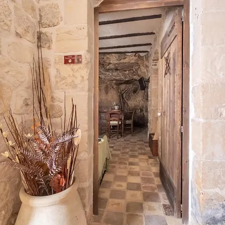 Degli Avi 2, Antico Abitare In Grotta * Modica