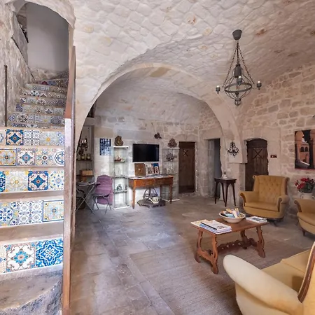 Degli Avi 2, Antico Abitare In Grotta Modica