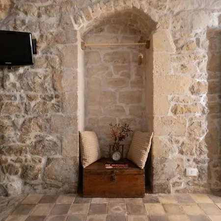 Degli Avi 2, Antico Abitare In Grotta * Modica