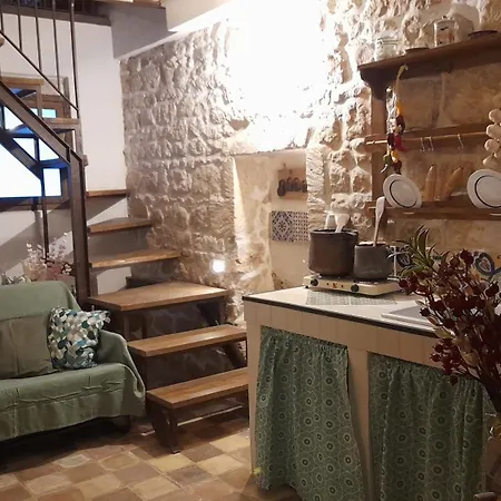 Degli Avi 2, Antico Abitare In Grotta